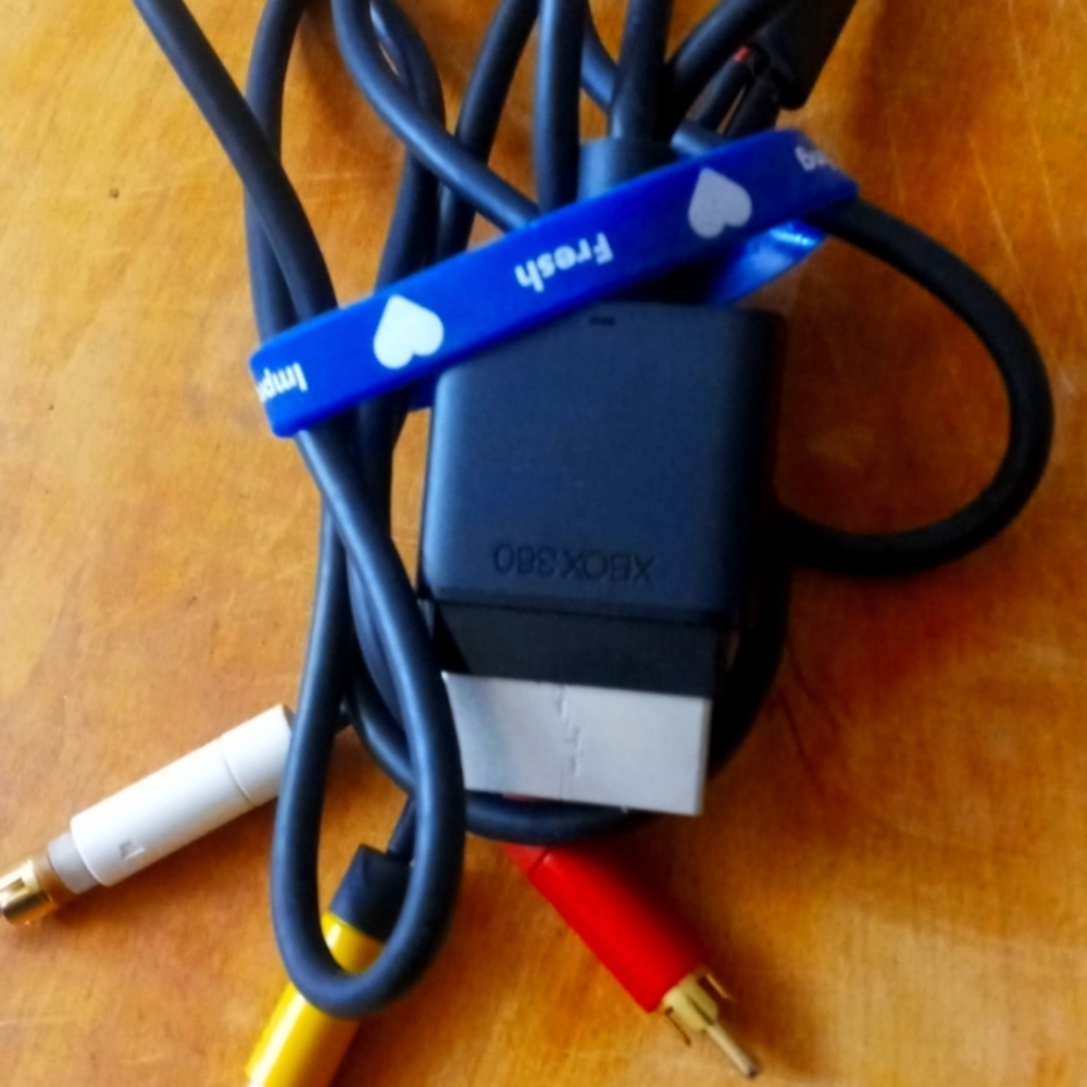 Xbox 360 avc cord like new condition
